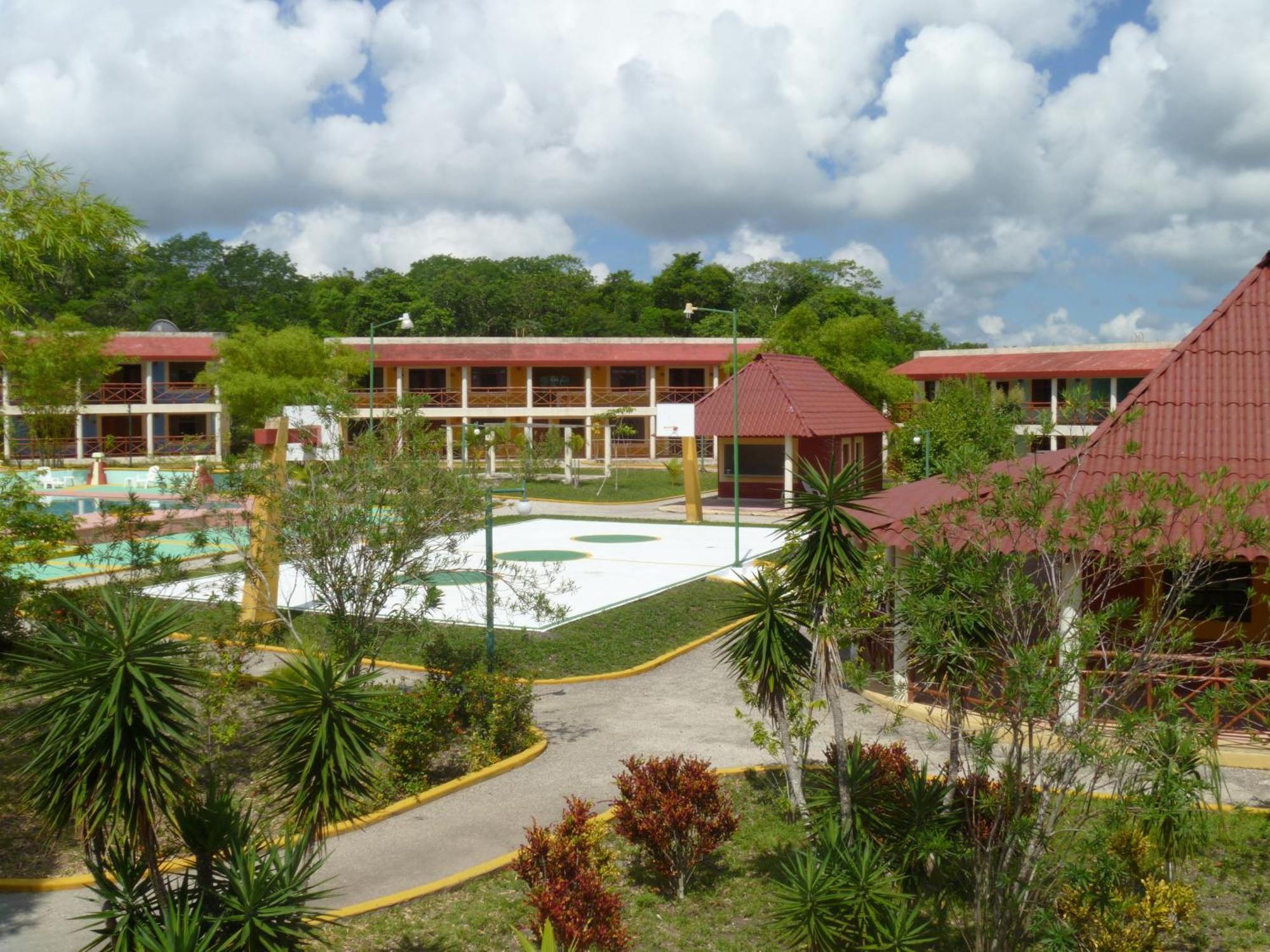 Hotel Debliz Xpujil Exterior photo